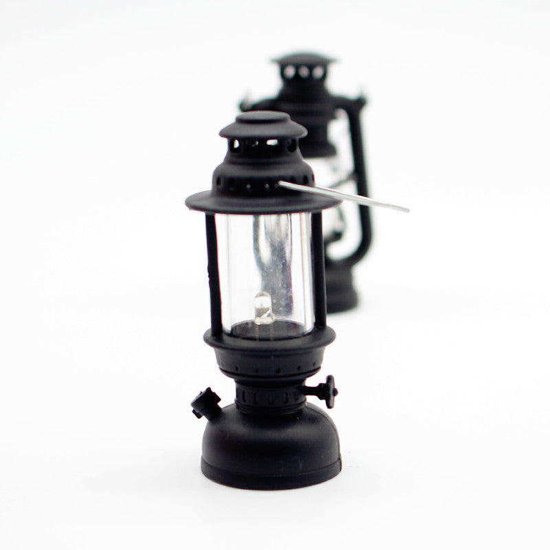 1/12 Light Up Dollhouse Miniature Kerosene Lantern, Tiny Retro Halloween Christmas Light, Vintage Camp Oil Lamp Prop OB11 Accessory